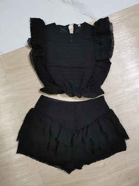 Set elastic Cropped top with ruffle detail and cute ruffle mini shorts skirts