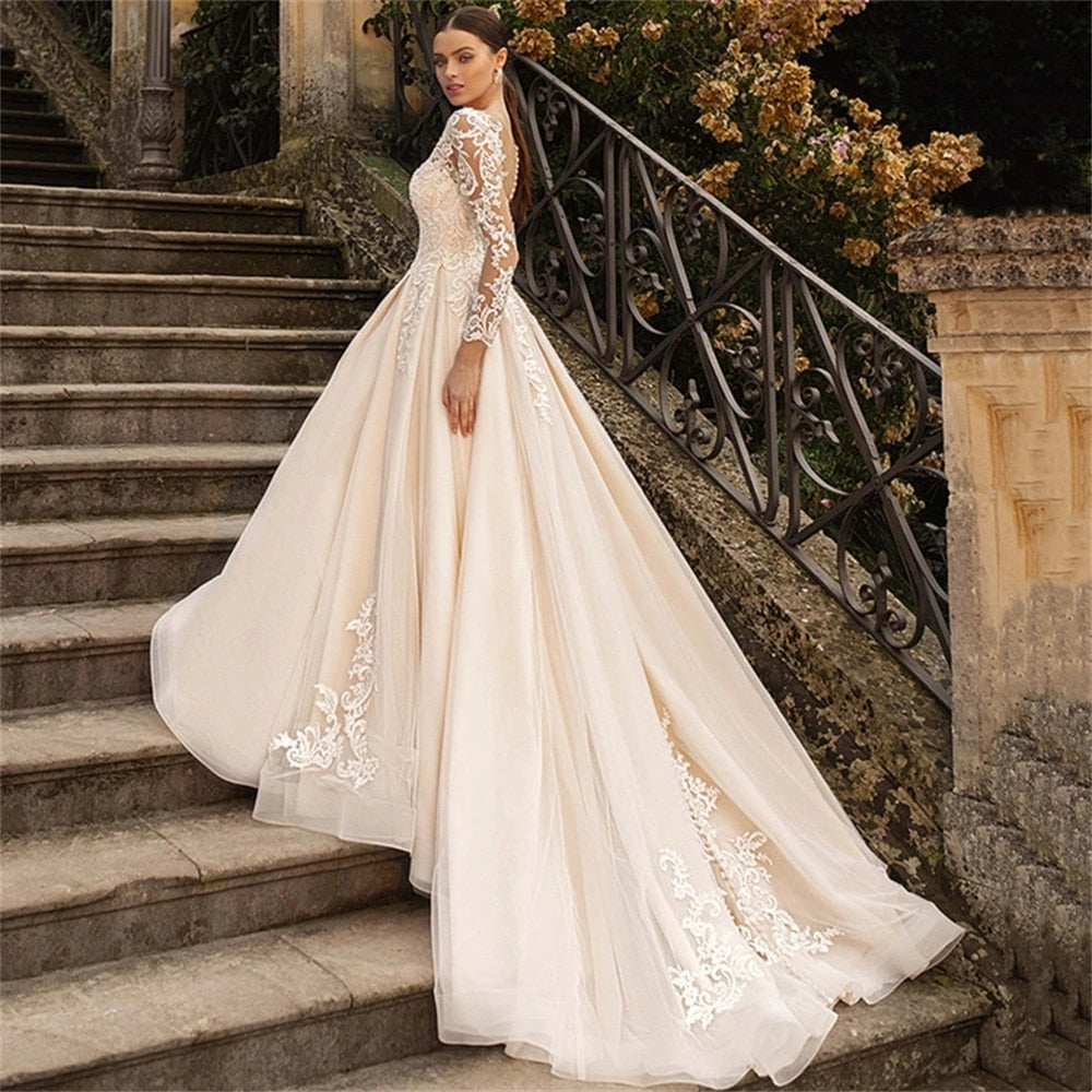 Elegant Princess Long Sleeves Wedding Dresses For WomenBridal Gown Lace Appliques Button Back Bride Dress Vestido De Noiva