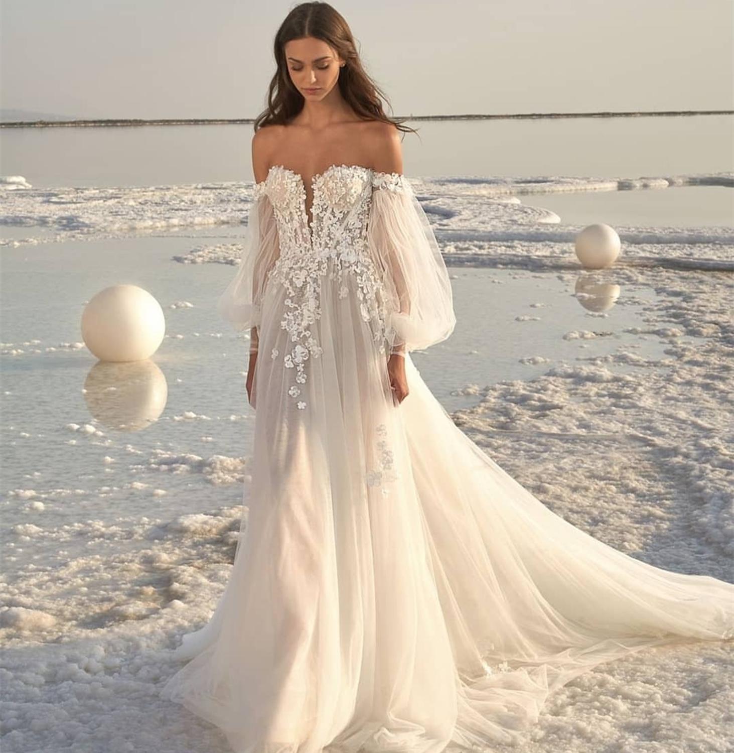 Off The Shoulder Beach Wedding Dress  Long Puff Sleeves Appliques Floor Length Soft Tulle Lace Bridal Gowns Sweep Train