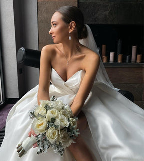 Satin WeddIing Dress Brilliant Sweetheart Ball Gown High Qualliy Elegant Sleeveless Side Slit Chapel Train Bridal Gowns