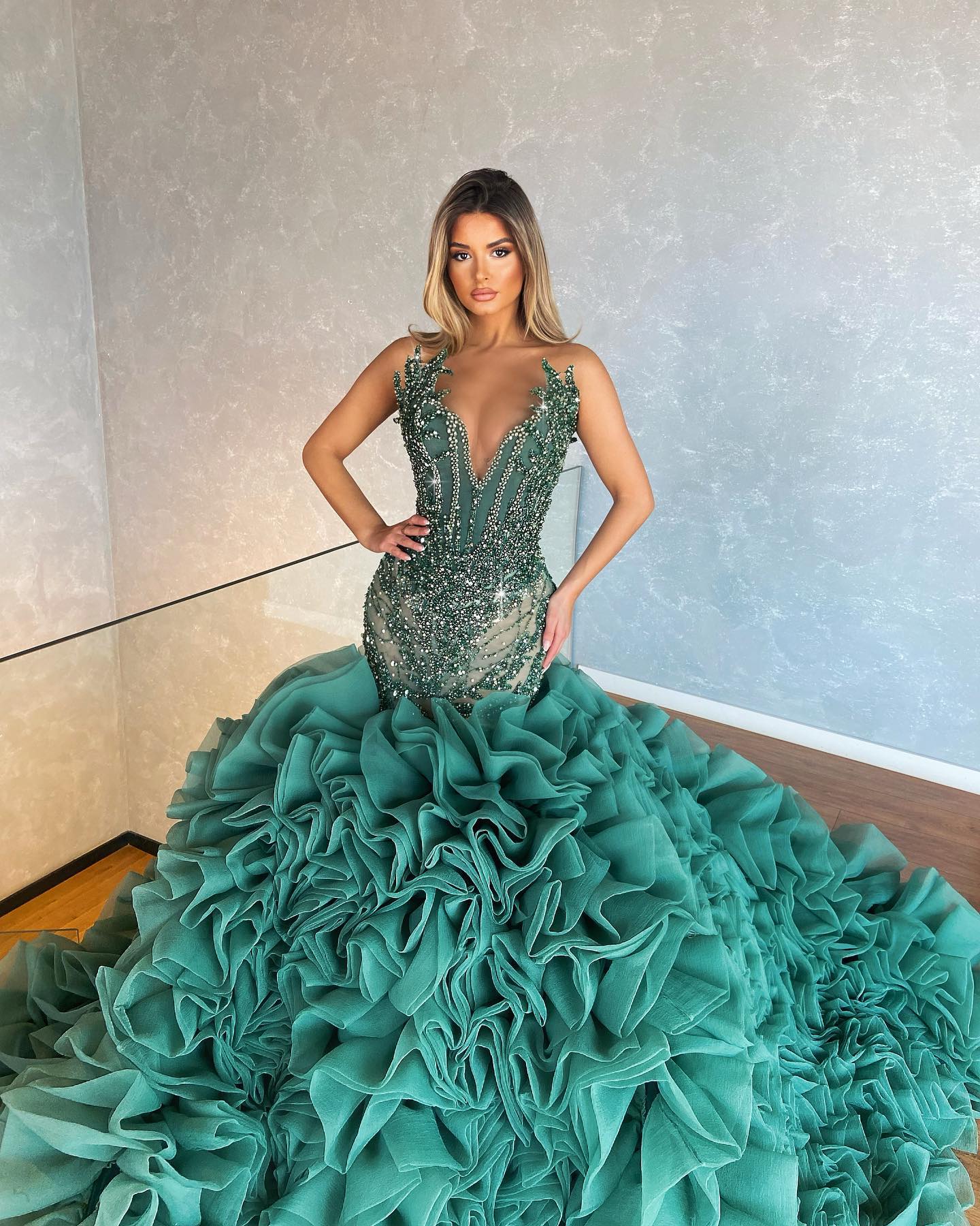 Luxury Emerald Green Beaded Mermaid Evening Dresses Ruffles Tiered Tulle Evening Gowns