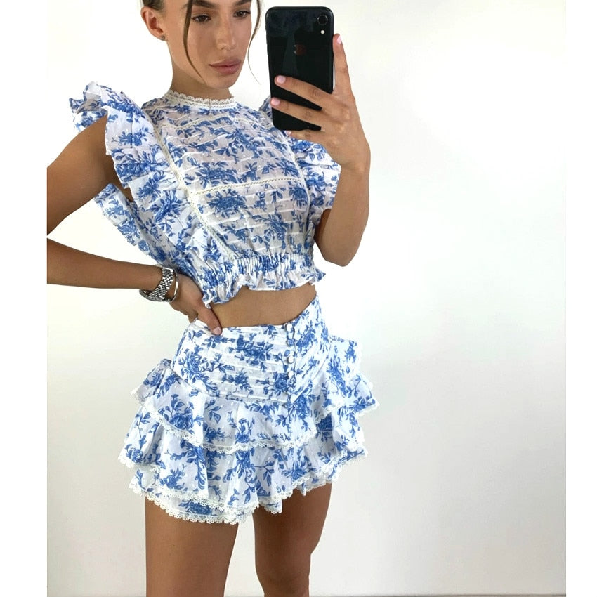 Set elastic Cropped top with ruffle detail and cute ruffle mini shorts skirts