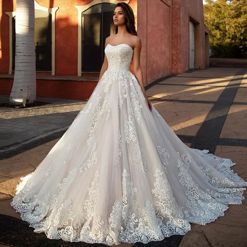 Ball Gown Wedding Dress For Women Princess Floor Length Robe De Mariee Elegant Strapless Lace 2022 Backless Applique Corset