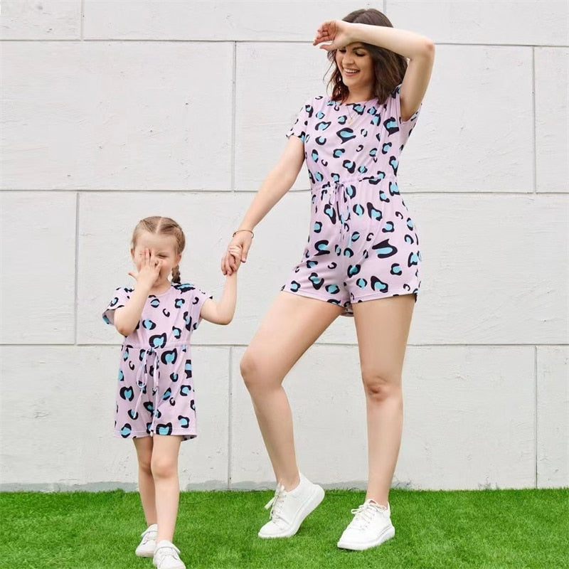 One-Piece Mother Daughter Overall Dresses Family Look Leopard Mommy and Me Matching Clothes Fashion Woman Girls Jumpsuit Outfits
