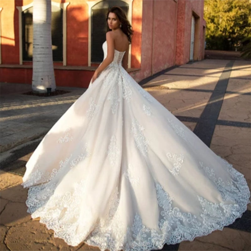 Ball Gown Wedding Dress For Women Princess Floor Length Robe De Mariee Elegant Strapless Lace 2022 Backless Applique Corset
