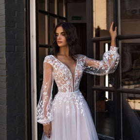 Bohemian V Neck Wedding Dress 2022 Lace Appliques Full Puff Sleeve Backless A Line Bridal Gown Robe De Mariee Court Train Tulle